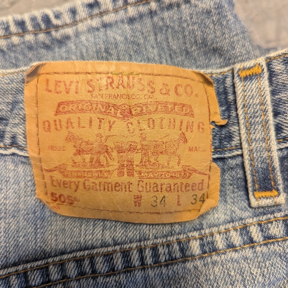 Vintage 505 Levi Med Blue Worn In Regular Fit
